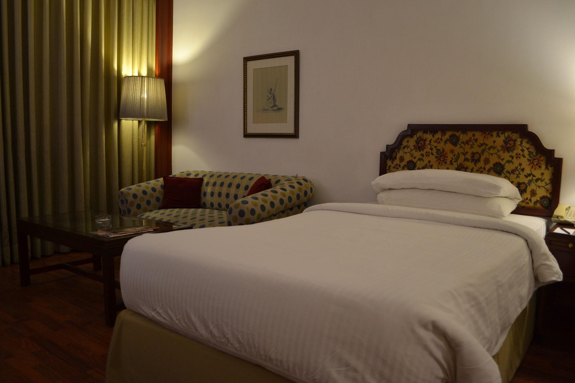 Taj Banjara Hotel Hyderabad Exterior foto A room at the hotel