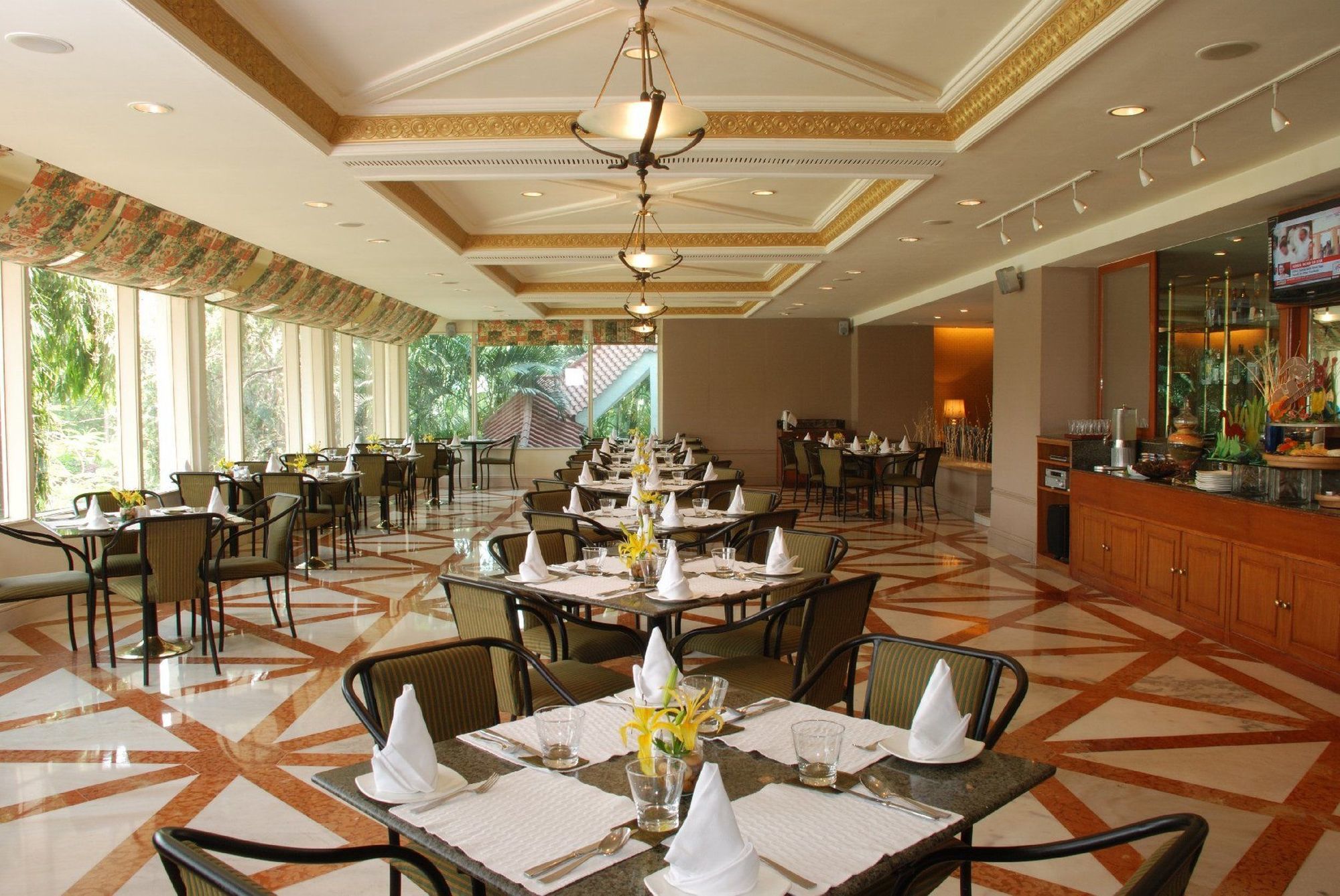 Taj Banjara Hotel Hyderabad Restaurante foto The restaurant at the hotel