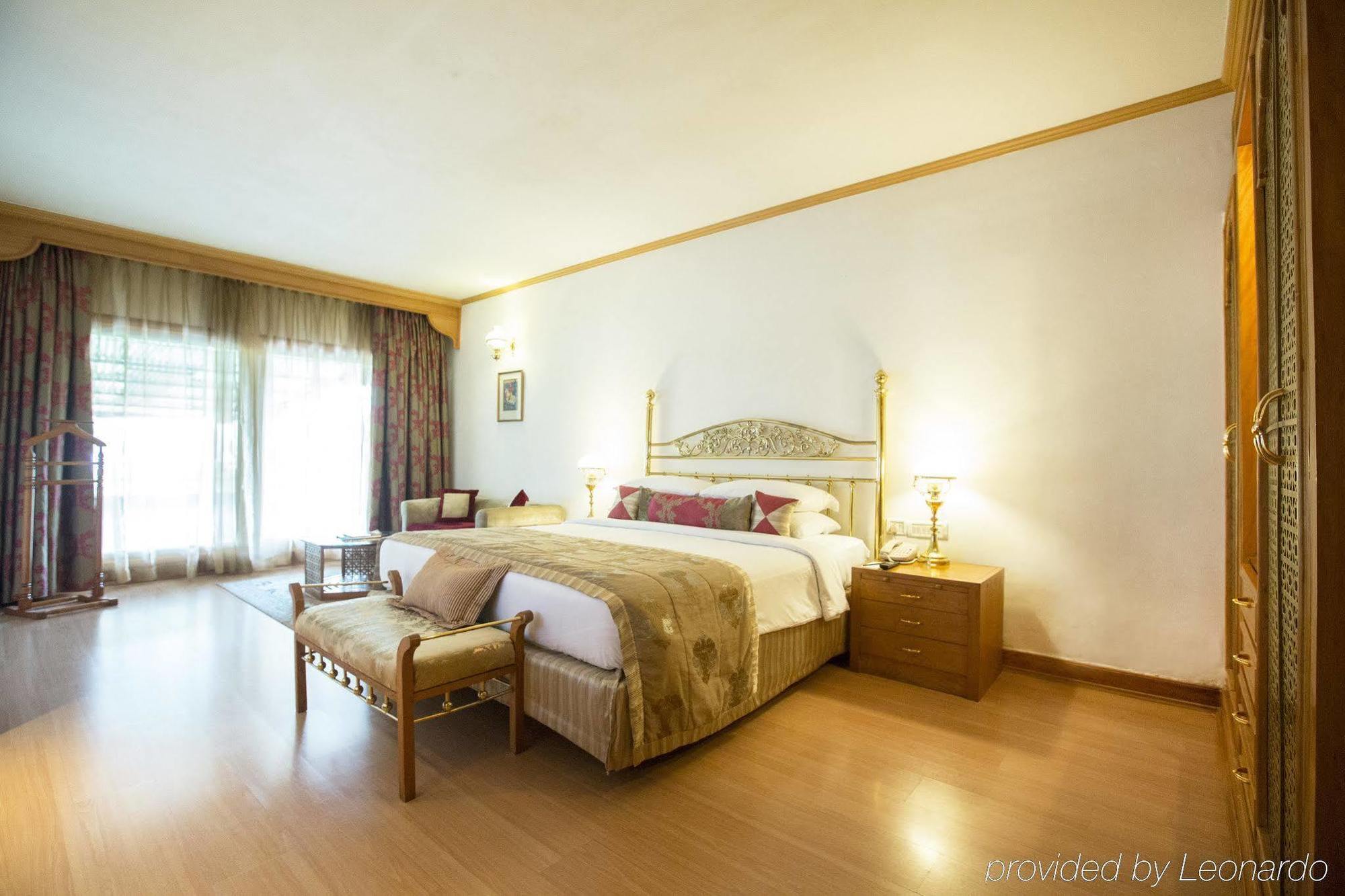 Taj Banjara Hotel Hyderabad Exterior foto A room at the hotel